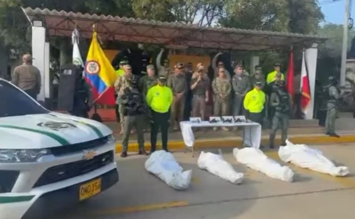 Cuatro cuerpos quedaron como resultado del operativo en el que cayó alias ‘Bendito Menor’ junto a otros tres presuntos integrantes de 'Los Pachencas', en Riohacha (La Guajira). FOTO: @MINDEFENSA.