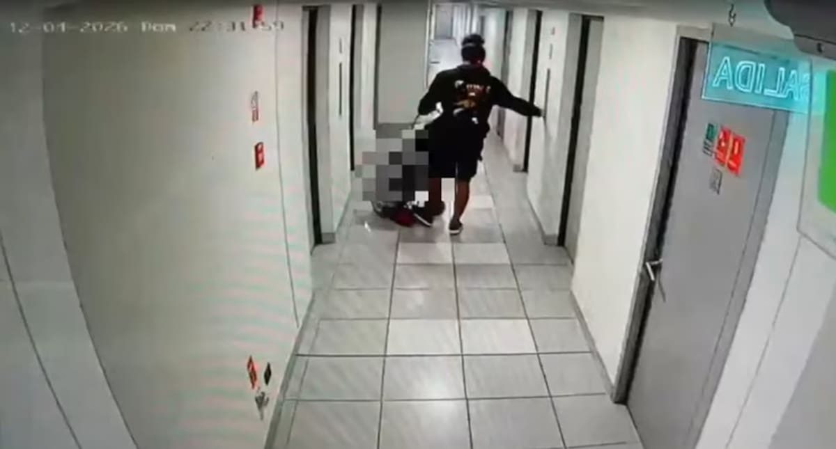 Las autoridades chilenas hallaron una Biblia y varias armas en la escena del crimen, en una trama relacionada con el crimen organizado y el narcotráfico. /FOTO: Suministrada - Chile