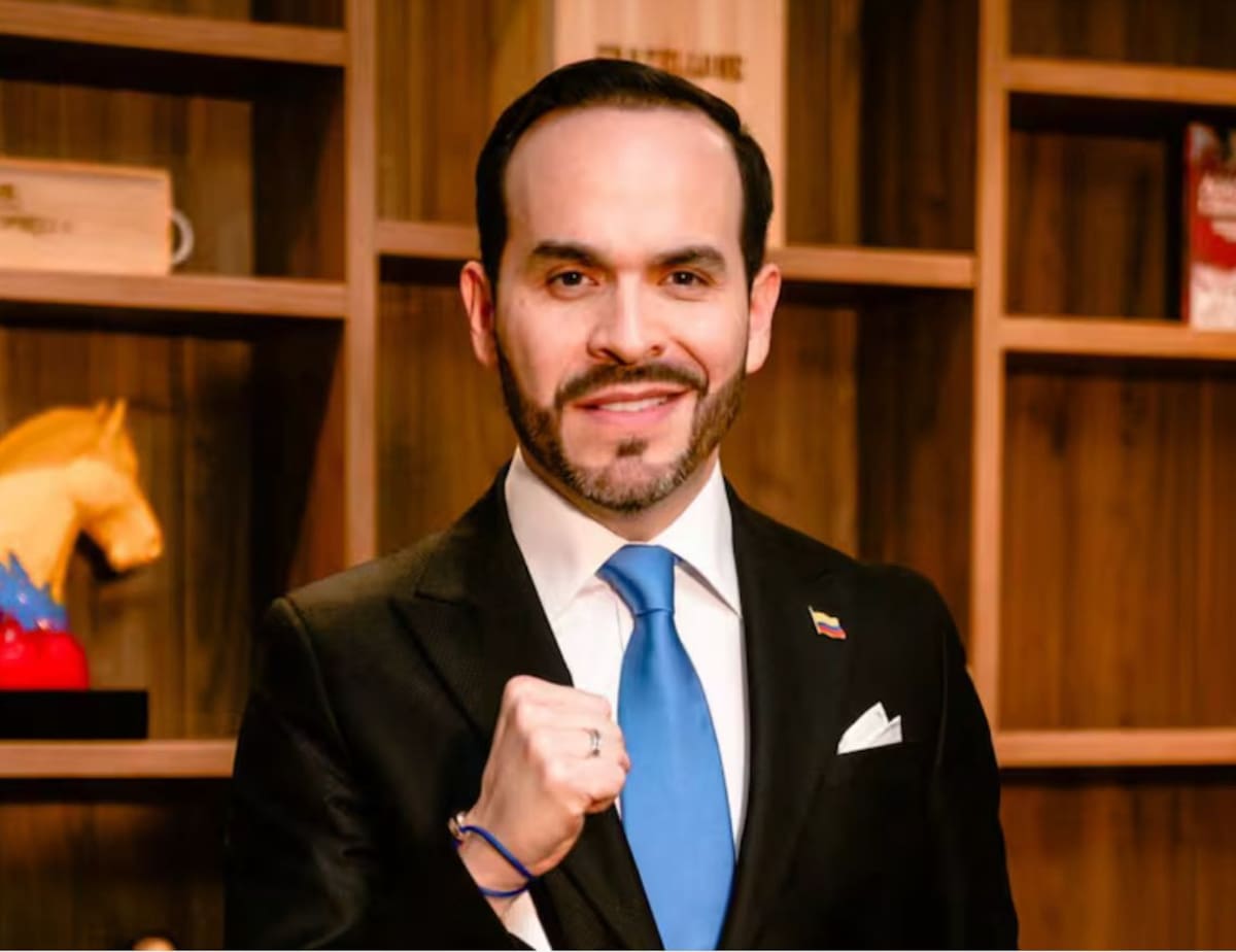 Abelardo de la Espriella es un abogado colombiano que ha representado a figuras políticas y empresariales de alto perfil y ha estado en el centro del debate público por su relación profesional con Alex Saab.