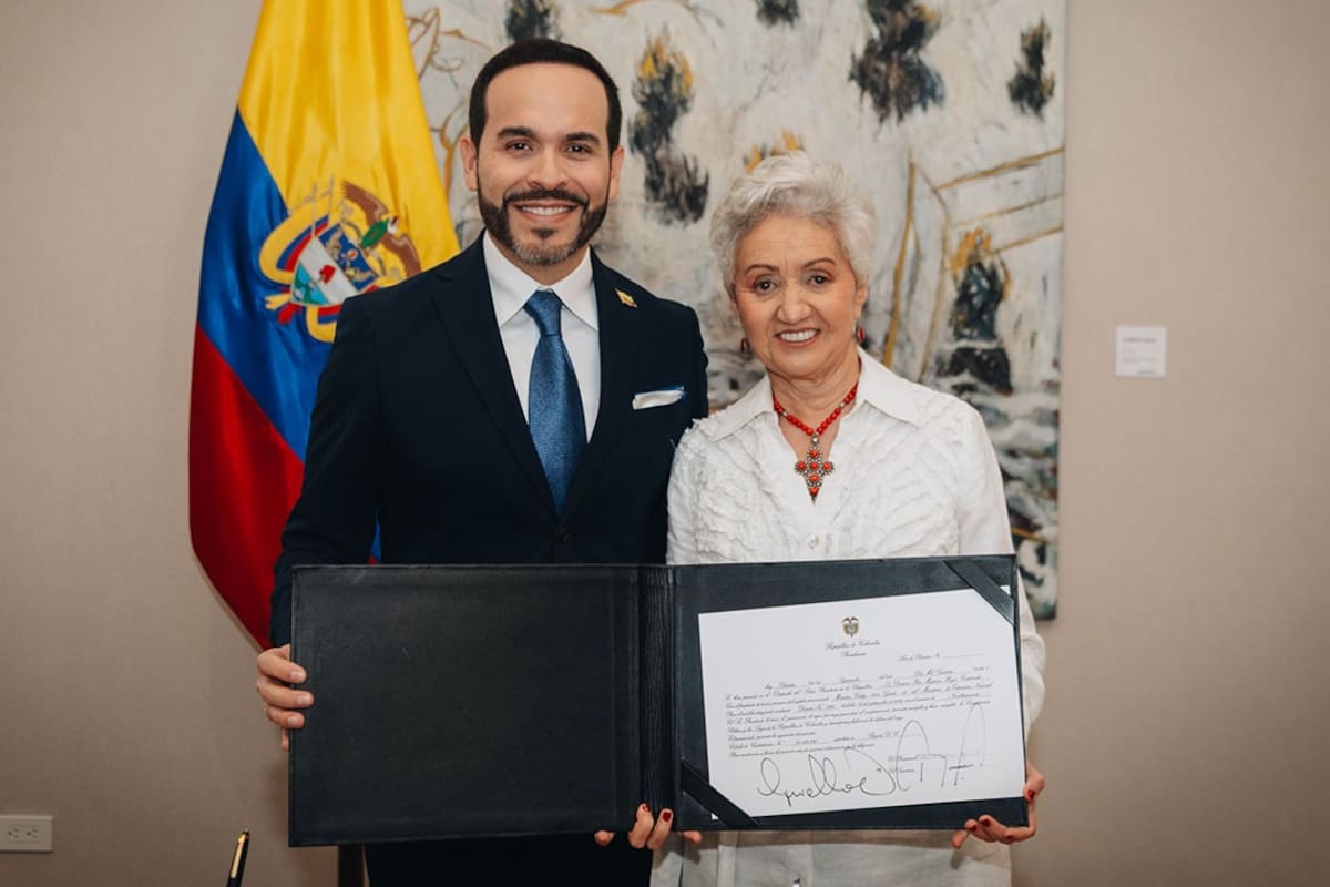 Abelardo de la Espriella, presidente de Colombia, junto a Ilva Myriam Hoyos, ministra de Educación. // Foto: cortesía de la Presidencia de la República.