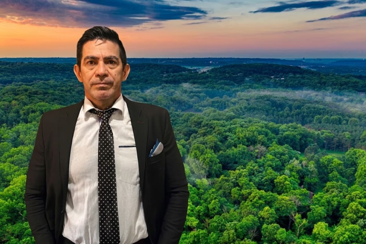 Luis José Escamilla Moreno, abogado santandereano, doctor y especialista en derecho constitucional. (Foto: Imagen generada con IA / VANGUARDIA)