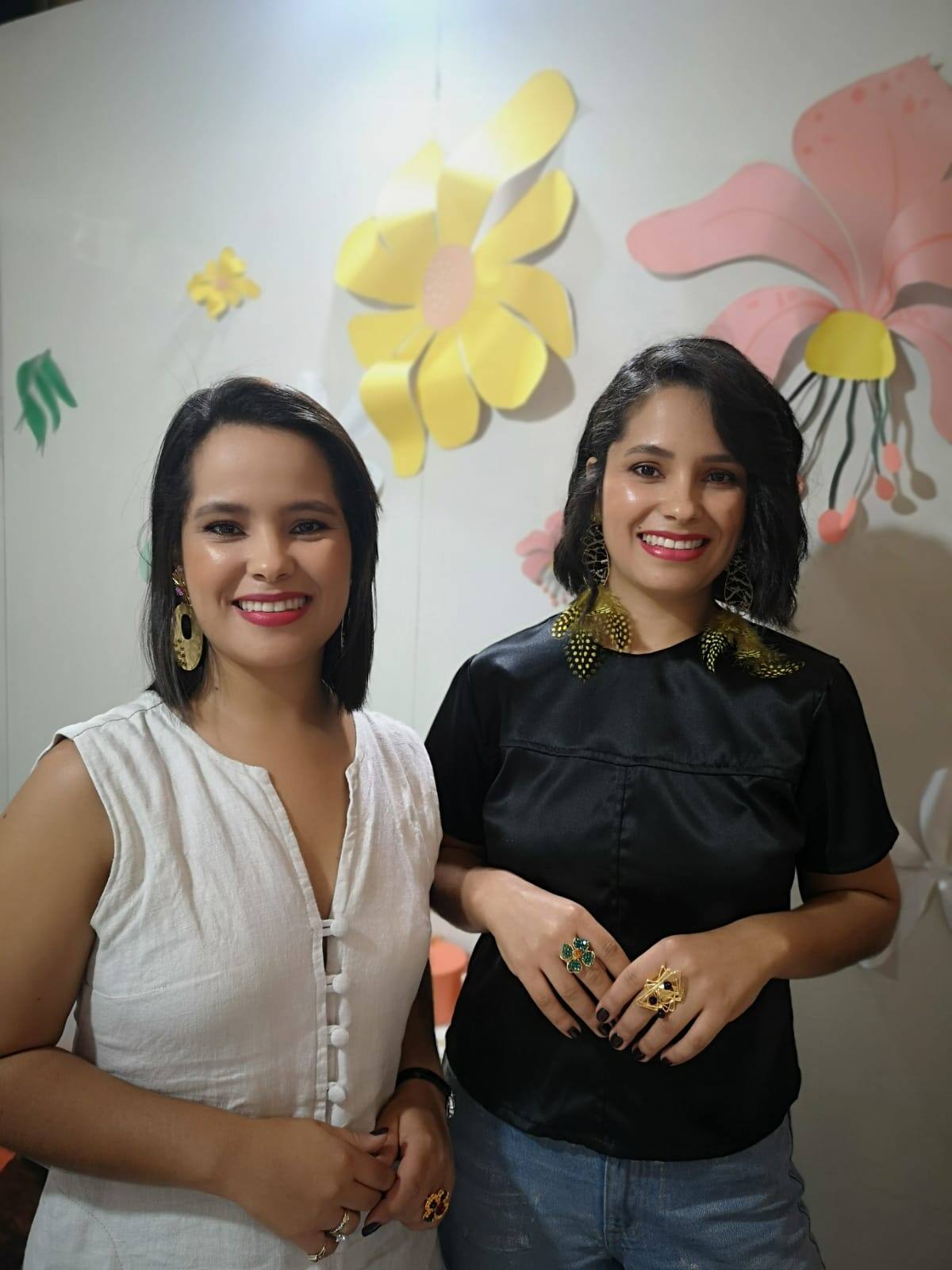 Accesorios con hilos de cobre y baño de oro.