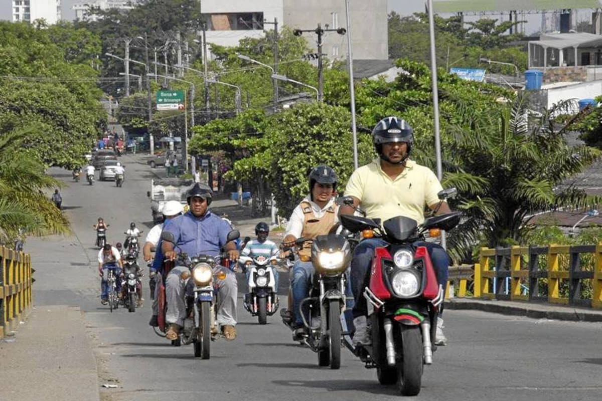 El incremento del tránsito de motocicletas se evidencia en las principales arterias viales de Barrancabermeja. (Foto: Edgar Pernett/VANGUARDIA)