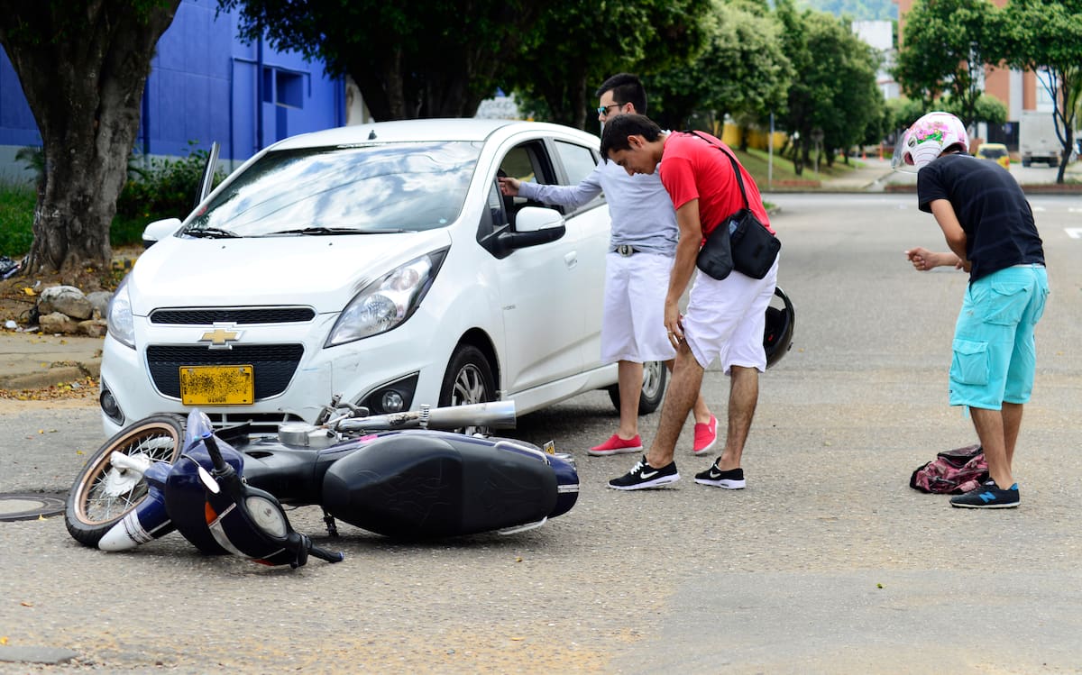 Expertos advierten que la falta de educación vial y cultura del seguro agrava los conflictos tras accidentes menores. Foto Jaime Moreno/Vanguardia