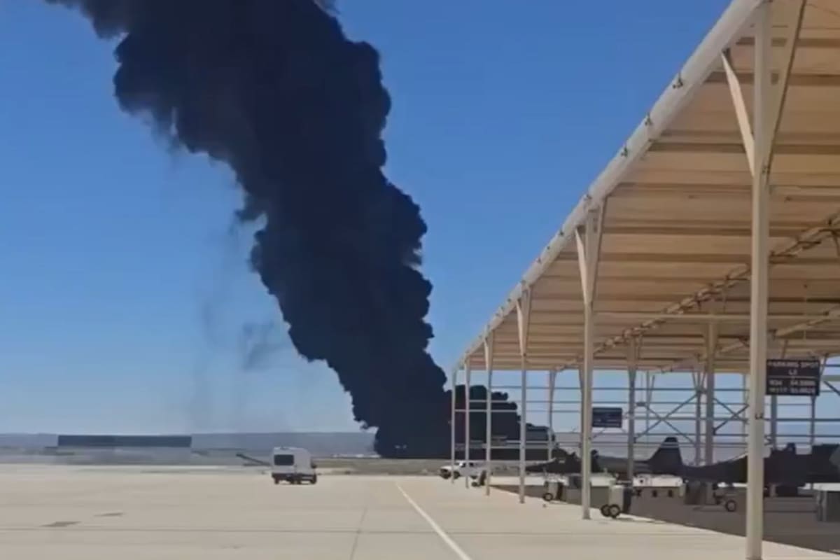 Los ocho miembros de la tripulación de un bombardero B-52 Stratofortress murieron este lunes después de que la aeronave se estrellara poco después de despegar de la Base Aérea Edwards, en California. Foto: Captura de video.