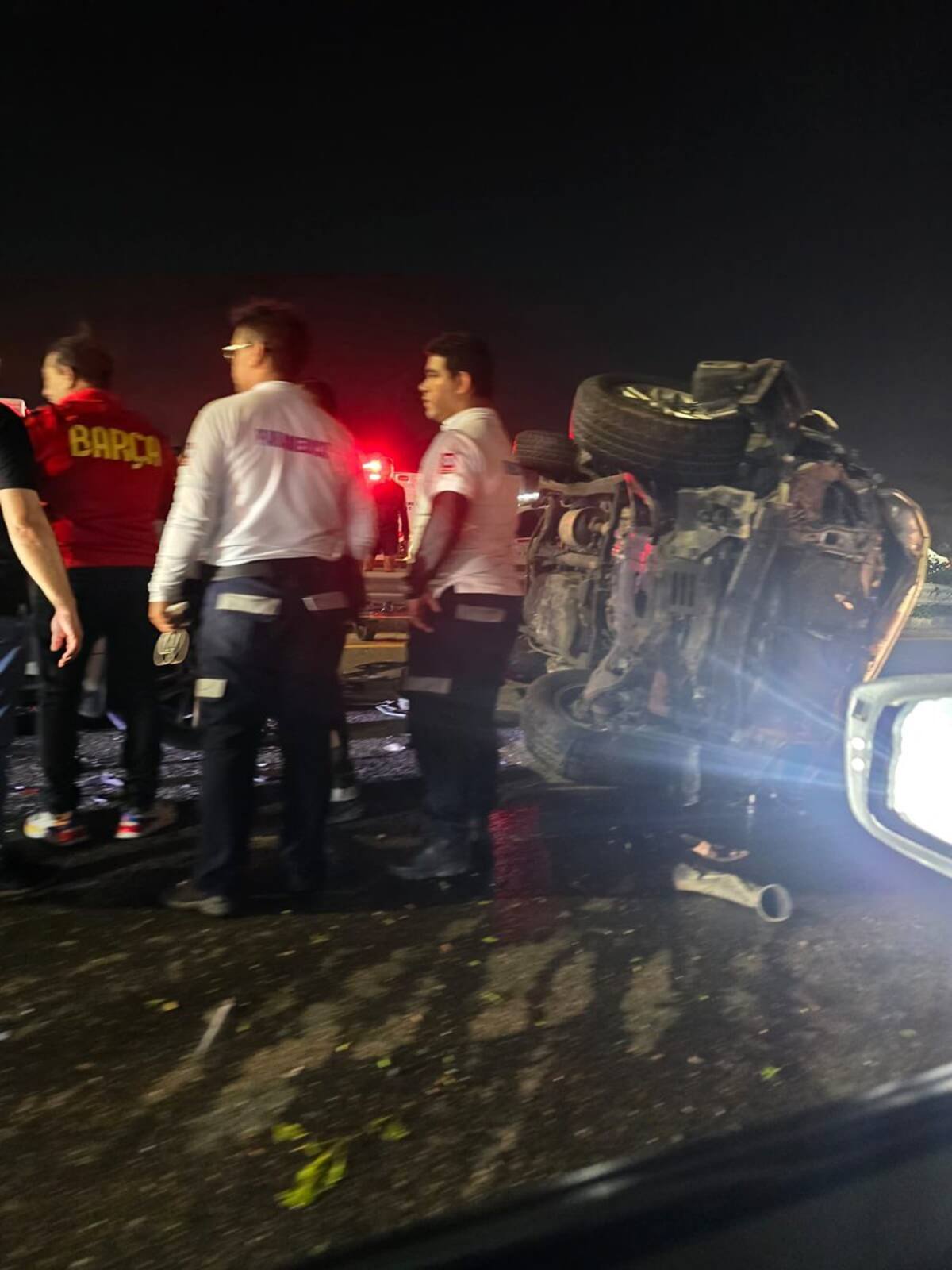 El comentarista deportivo Hugo Urruchurto sufre aparatoso accidente de tránsito en la Vía al Mar entre Barranquilla - Puerto Colombia. Milagrosamente terminó ileso.
