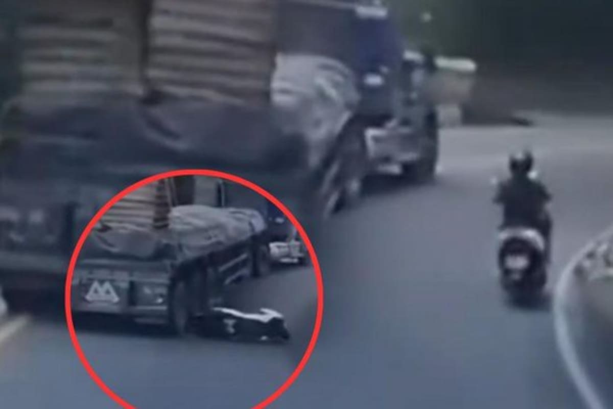 Motociclista quedó a centímetros de morir al ser rozado por camión en Antioquia.