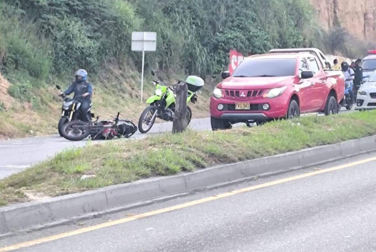 Accidente de motocicleta agrava el tráfico en Girón