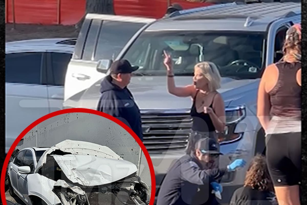 La actriz Tori Spelling terminó en el hospital junto a siete niños tras un fuerte accidente en California. Un conductor imprudente se habría pasado un semáforo en rojo causando el choque.