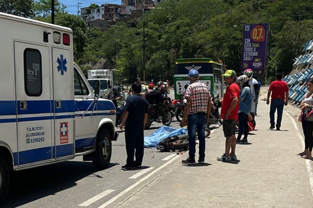 Motociclista murió en un accidente de tránsito en Girón.
Foto: suministrada a Vanguardia.