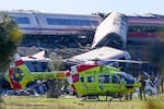 Impactantes imágenes del choque de dos trenes en España: al menos 64 muertos y más de 80 heridos