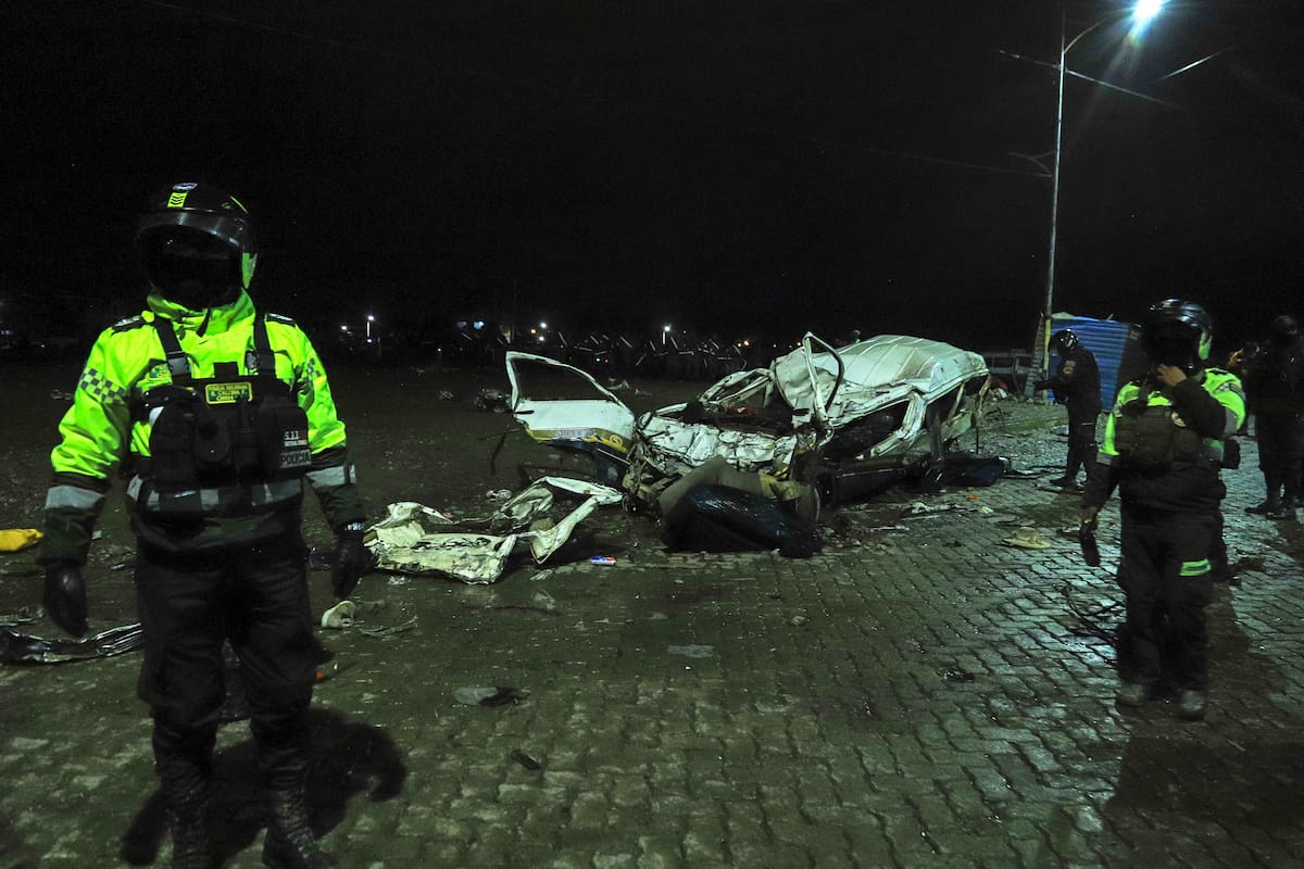 El accidente ocurrió cuando el avión militar de carga intentó aterrizar.
Foto: EFE/ Gabriel Márquez