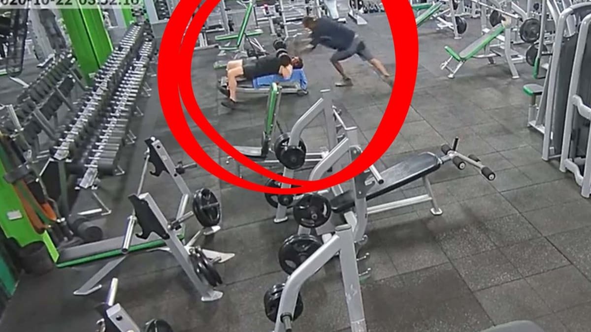 Cárcel para un hombre en Australia que lanzó una pesa de 20kg a la cabeza de un compañero de gimnasio.