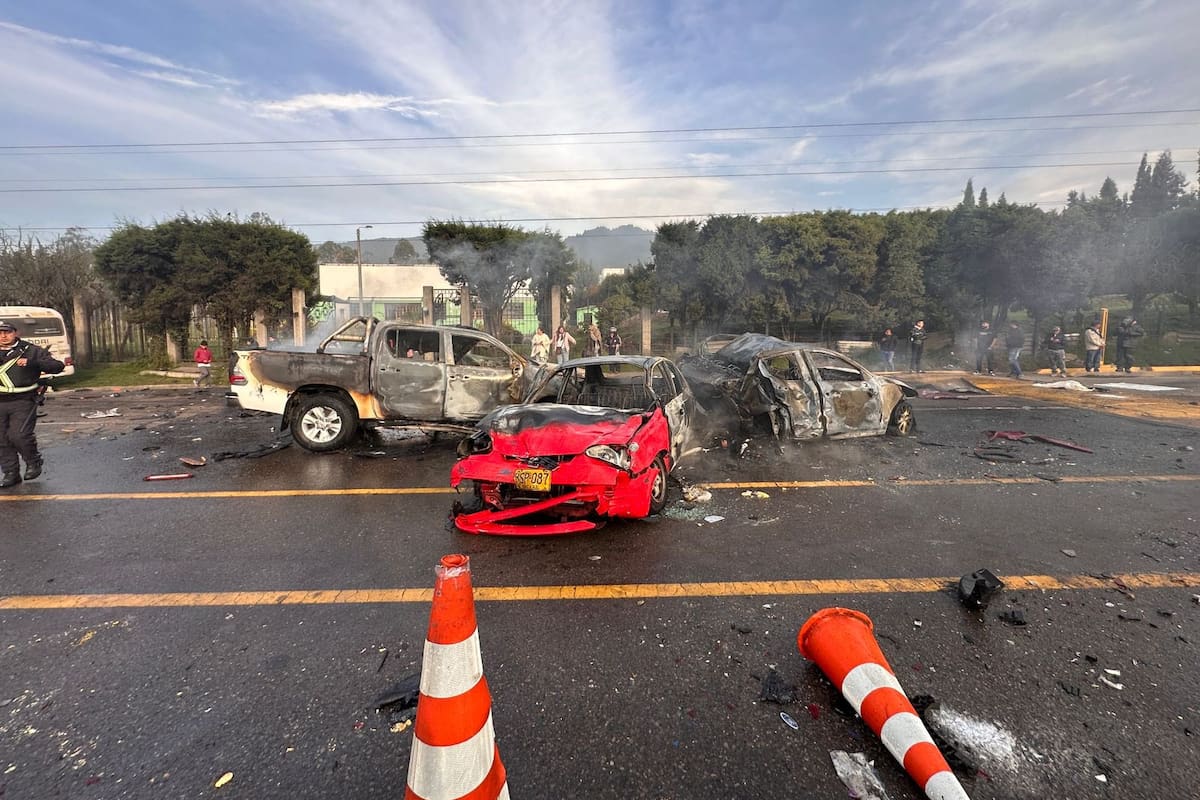Accidente en peaje Casablanca hoy: Dos muertos y 19 heridos tras explosión en vía Zipaquirá-Ubaté.