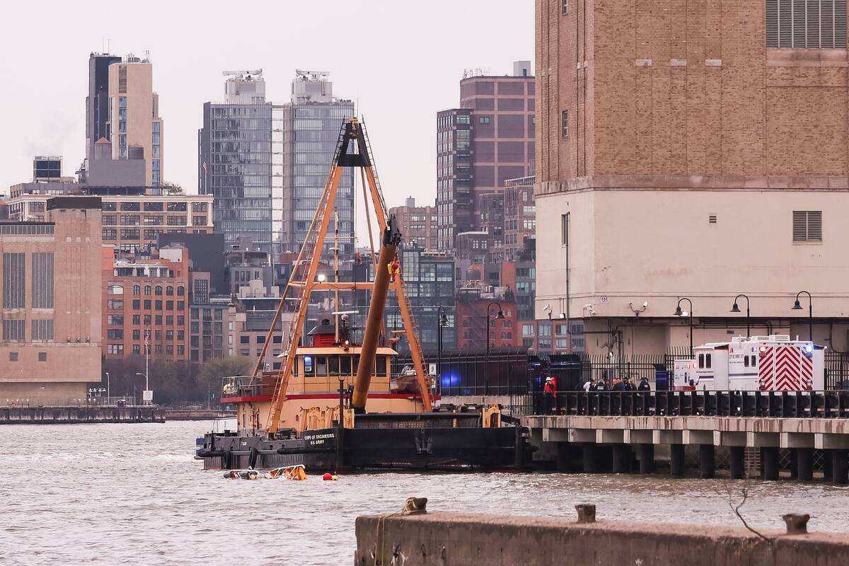 La aeronave cayó al río Hudson en Nueva York. EFE / VANGUARDIA