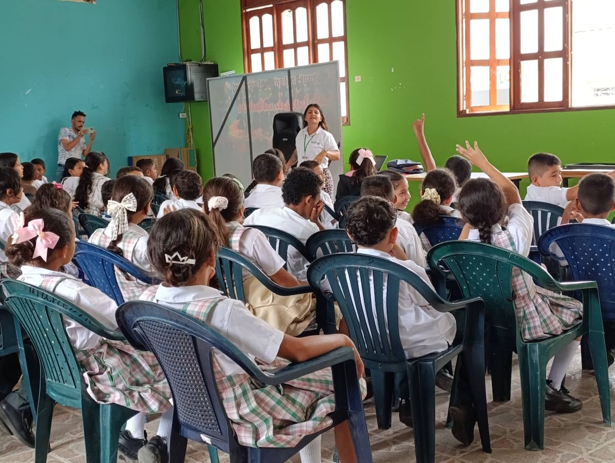 Un ventilador de techo cayó sobre tres menores de edad que recibían clases en una escuela de Yondó, Antioquia.