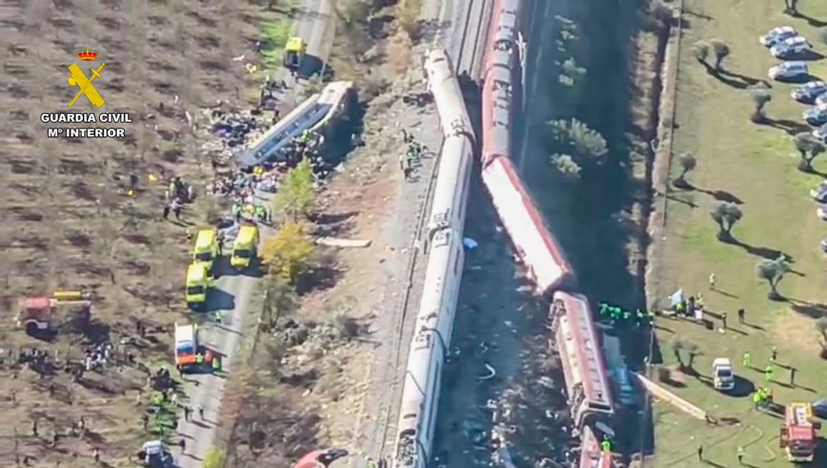 Los equipos de emergencia atienden a los heridos y la Unidad Militar de Emergencias fue activada para apoyar las labores en Urda, Toledo, España.