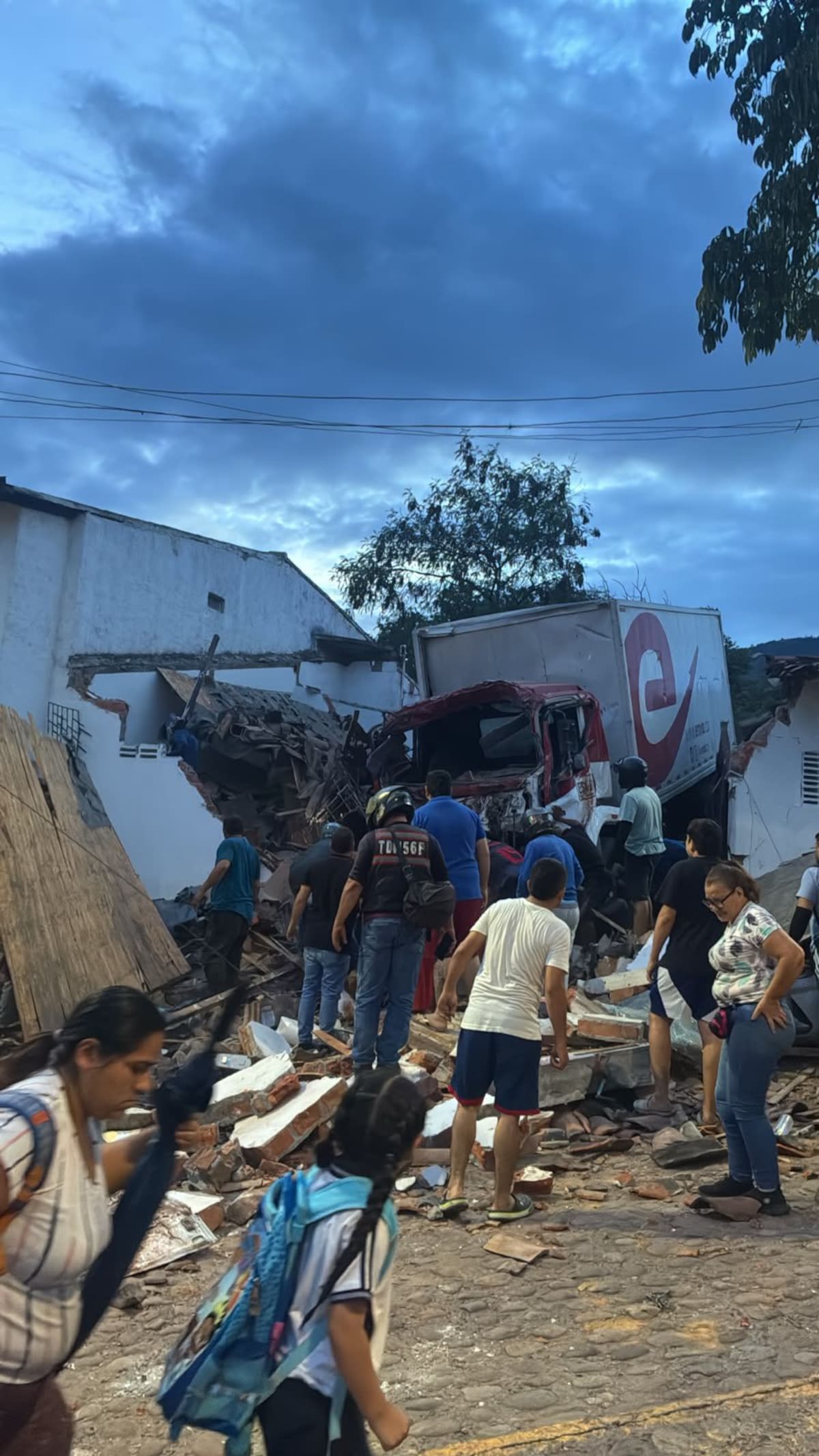Como Elsa Prada y Juan Sebastián Chaparro fueron identificadas las dos personas que murieron en un accidente de tránsito ocurrido en Girón, Santander.