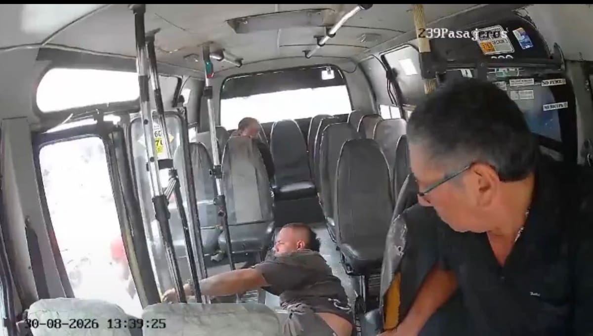 Pese a la potencia del choque registrado en el video, el conductor logró sobrevivir milagrosamente al accidente y salir del vehículo de transporte por sus propios medios, en un hecho que ya es investigado por las autoridades locales.