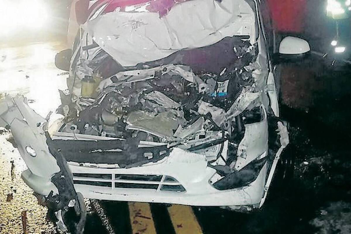 Este fue el estado en el que quedó el automóvil en el que viajaban ocho personas, entre ellas tres menores de edad. Cinco de ellas perdieron la vida. (Foto: Suministrada/VANGUARDIA LIBERAL)