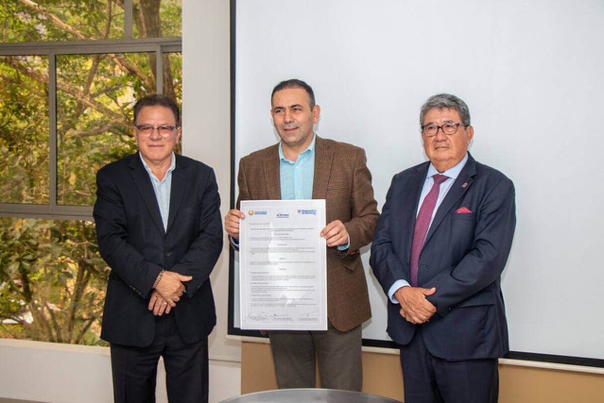 Fernando Vargas Mendoza, Juvenal Díaz Mateus y Patricio López Jaramillo.