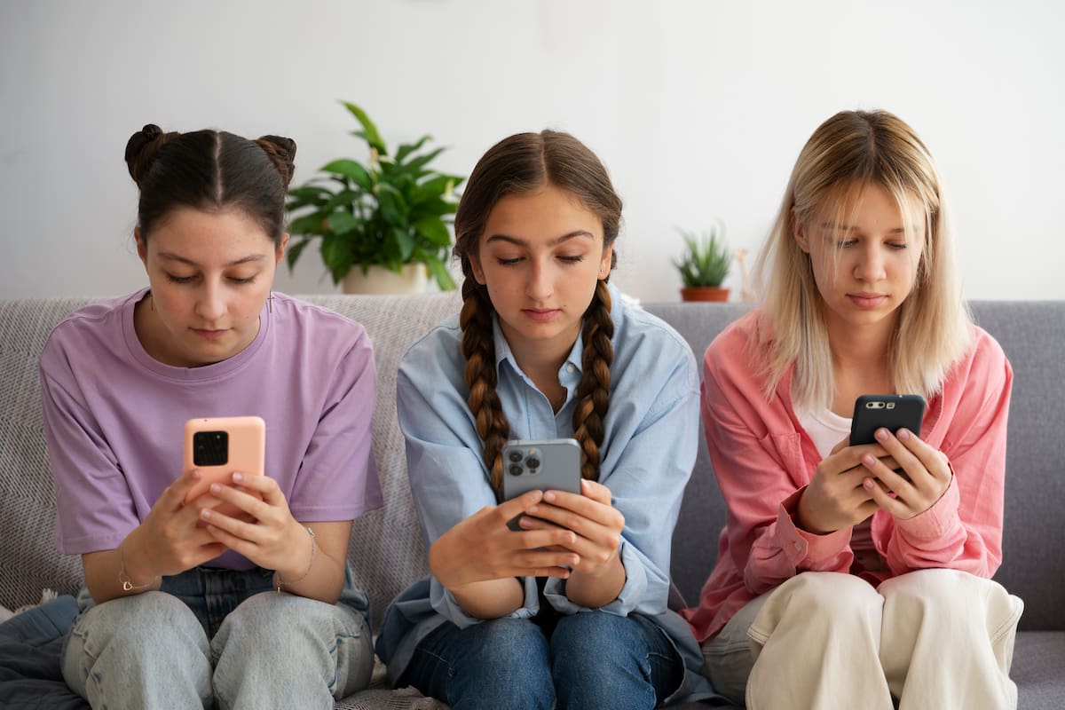 Un jurado de Los Ángeles responsabiliza a Meta y YouTube por daños a una menor; la decisión sienta un precedente clave sobre el diseño adictivo de las redes sociales.