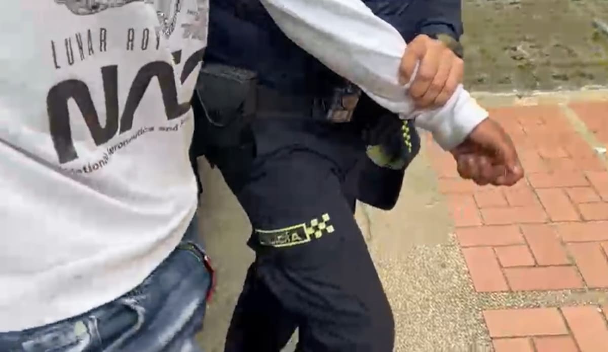 Un adolescente habría disparado contra un uniformado tras intentar robarle la motocicleta en Bucaramanga.
Foto: cortesía.