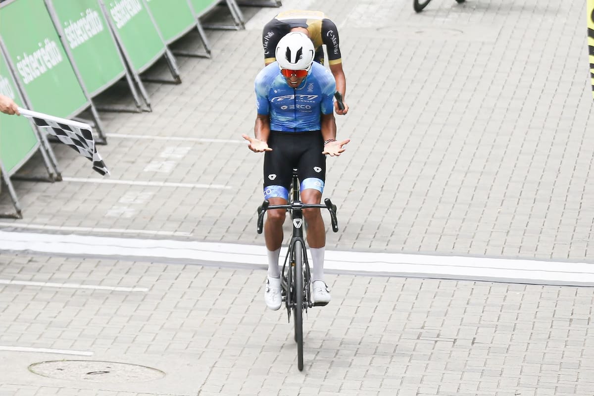 Santo Domingo, Antioquia. Octubre 24 de 2026. En el municipio de Santo Domingo finalizó la octava etapa del Clásico RCN con 136 km pasando por municipios como, Copa Cabana, Barbosa y Girardota de la cual fue ganador el ciclista Adrián Bustamante del equipo GW. (Colprensa - Lina Gasca)