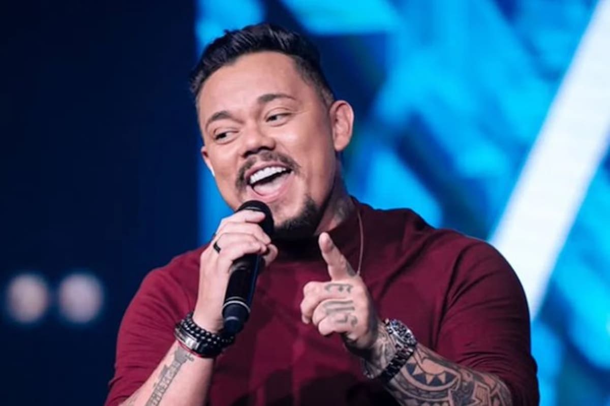 ¿Quién era Adriano Muniz, cantante encontrado muerto a los 43 años? El artista realizaba shows en casas nocturnas de Brasilia y había lanzado una canción nueva en 2025
