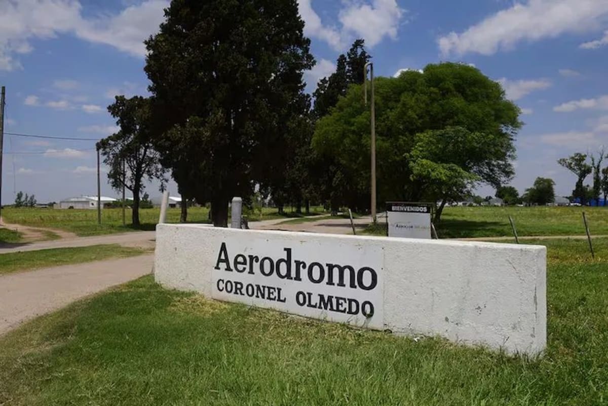 Un piloto en Argentina saltó de un avión en pleno vuelo, quitándose la vida. La piloto en entrenamiento de 22 años que iba con él se vio obligada a aterrizarlo por su cuenta.