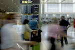 Insólito: En un vuelo querían embarcar en sillas de ruedas a una anciana fallecida