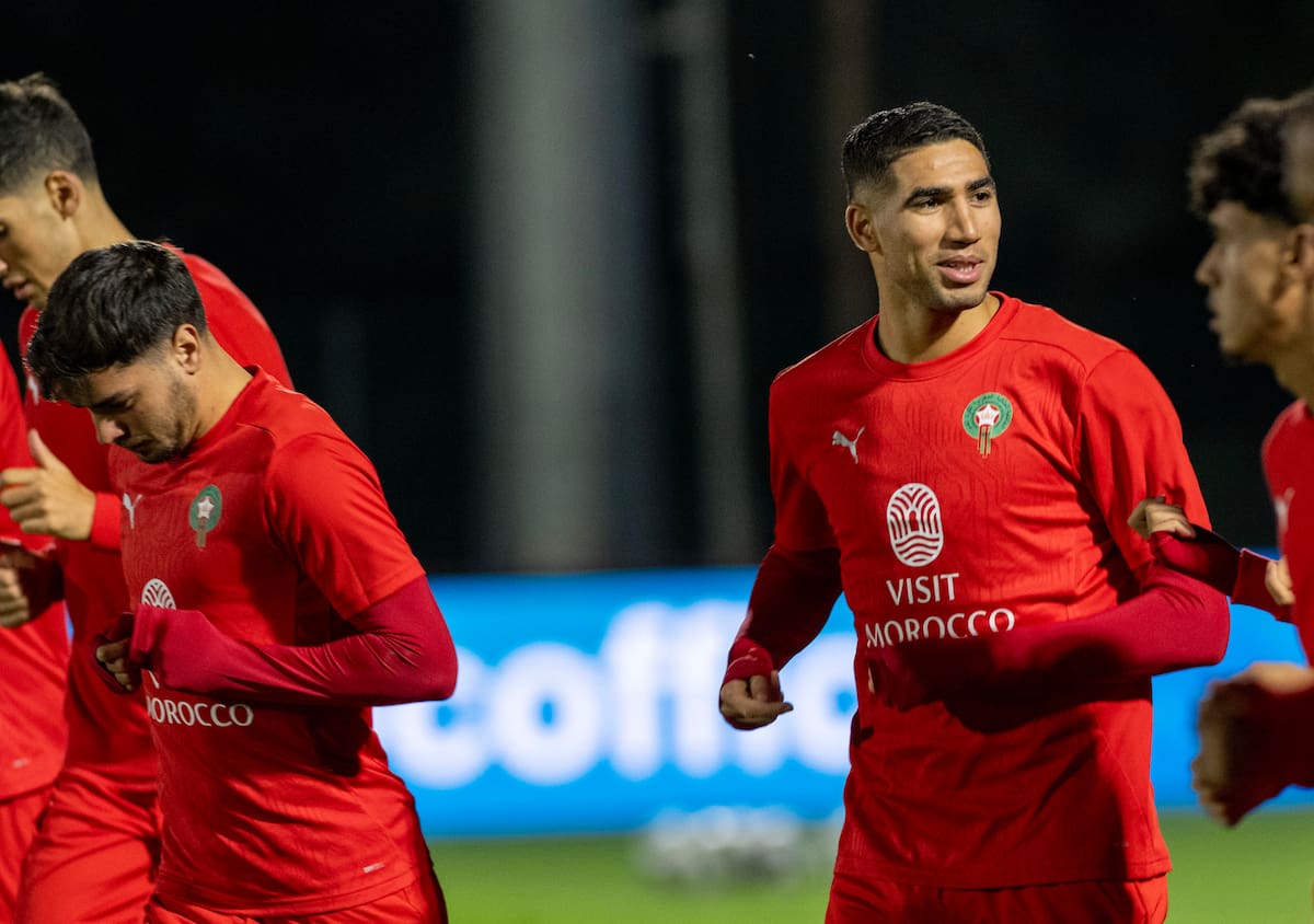 Rabat (Morocco), 12/11/2024.- Achraf Hakimi (R) and Brahim Diaz (L) of Morocco attend a training session in Rabat, Morocco, 12 November 2024. Morocco will face Gabon on 15 November and Lesotho on 18 November in the fifth and sixth rounds of the Africa Cup of Nations (AFCON) qualifiers. (Marruecos) EFE/EPA/JALAL MORCHIDI