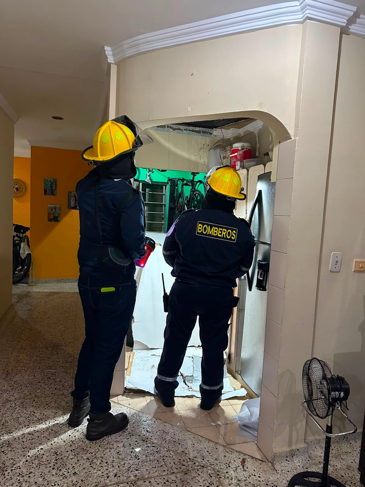 Organismos de socorro y personal de Gestión de Riesgos atendieron las emergencias ocasionadas por las fuertes lluvias en varios sectores de Barrancabermeja.
Suministrada/Vanguardia