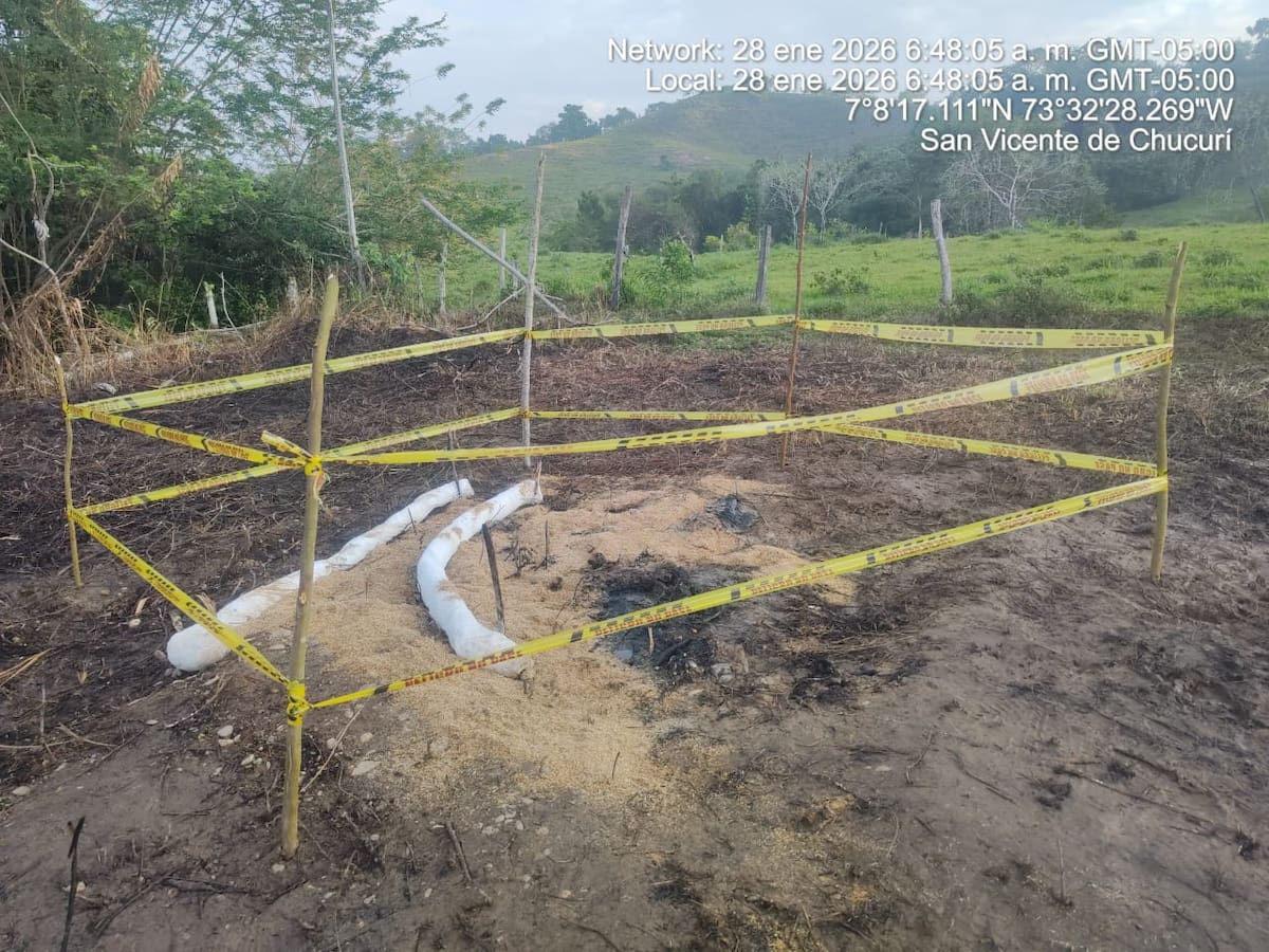 El afloramiento de crudo fue hallado en un predio privado, ubicado en la vereda la Vizcaína en jurisdicción de San Vicente de Chucurí.
Suministrada/Vanguardia