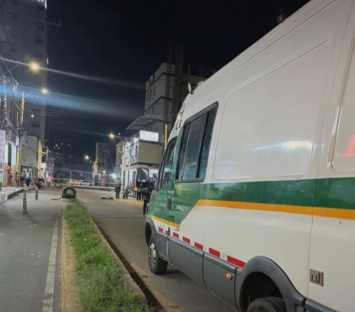 Agentes de la Dirección de Tránsito de Bucaramanga atendieron el accidente en el que perdió la vida Zaira Milena Gómez en el barrio Antonia Santos.