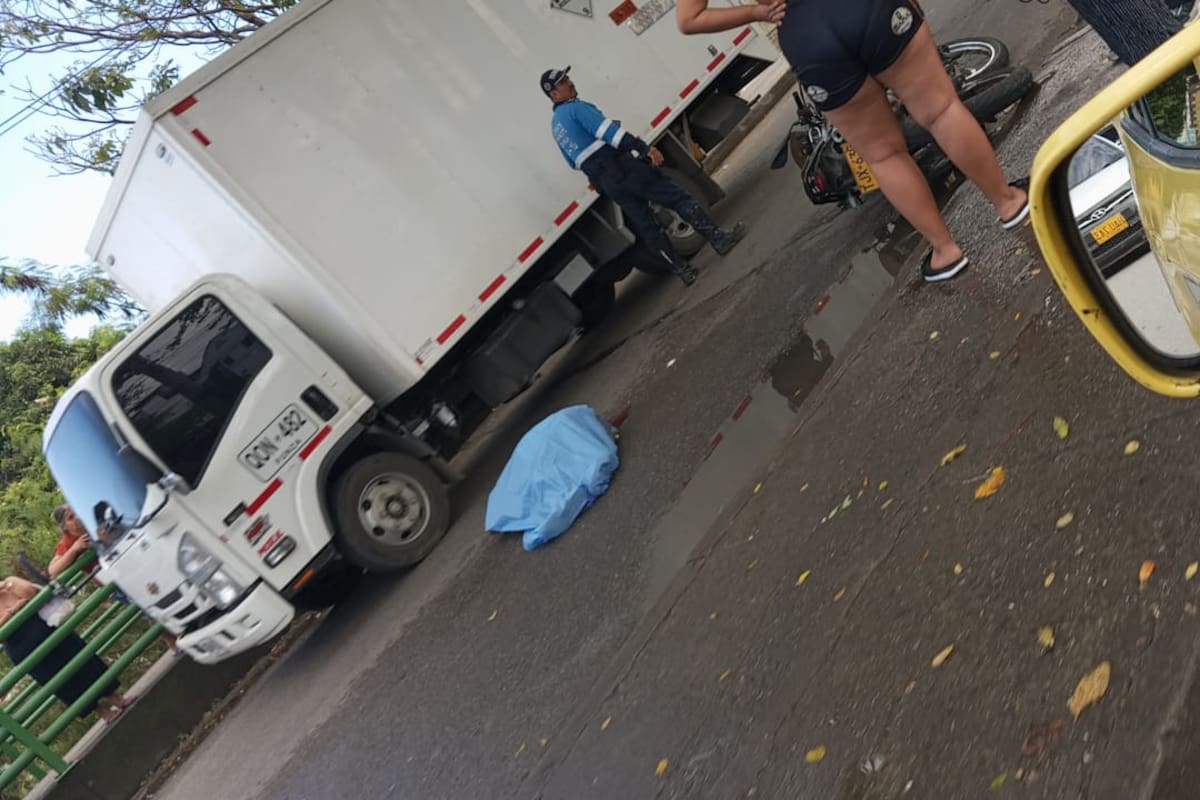 Agentes de la Secretaría de Tránsito de Girón acudieron al lugar para adelantar las diligencias.