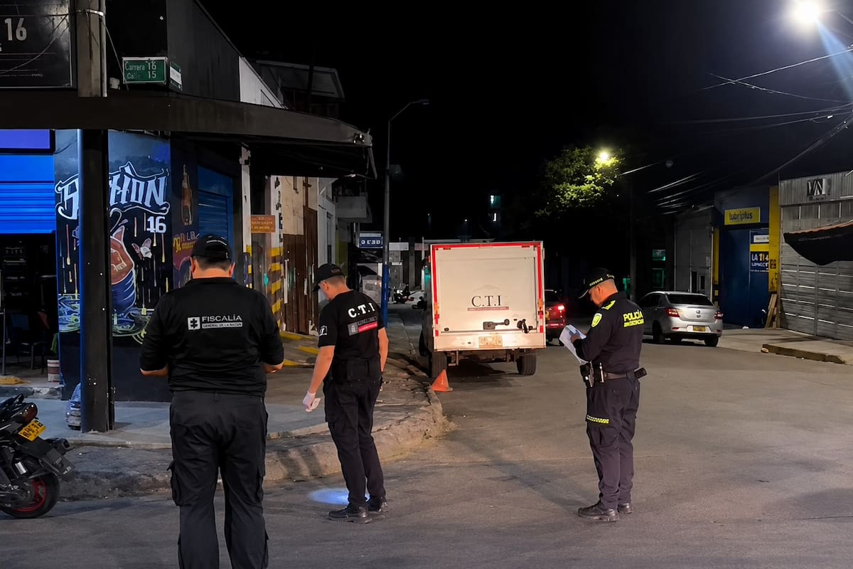 Agentes del CTI de la Fiscalía y uniformados de la Policía realizaron la inspección técnica en el lugar donde ocurrió el homicidio.
Fotografía: A.P.I.
