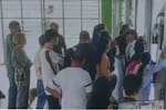 Usuaria empujó a guarda de seguridad hacia el carril de buses de estación del MIO en Cali