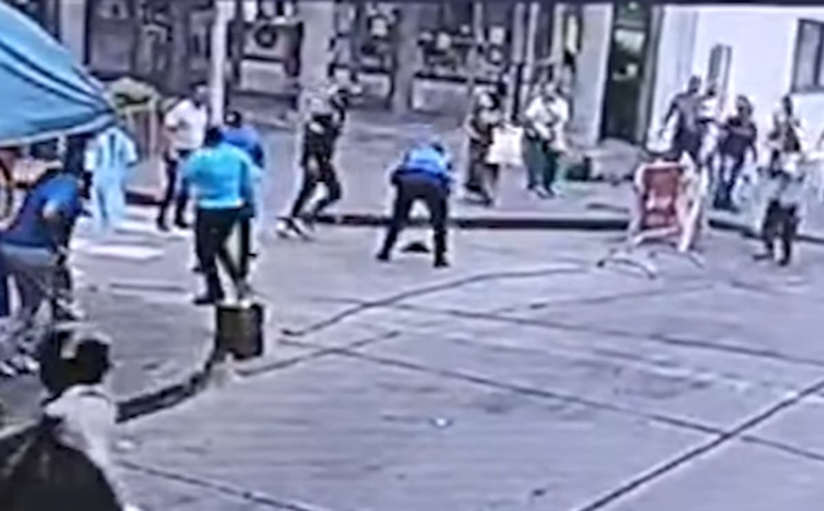 La agente de tránsito perdió el conocimiento tras la agresión
Foto: captura de video.
