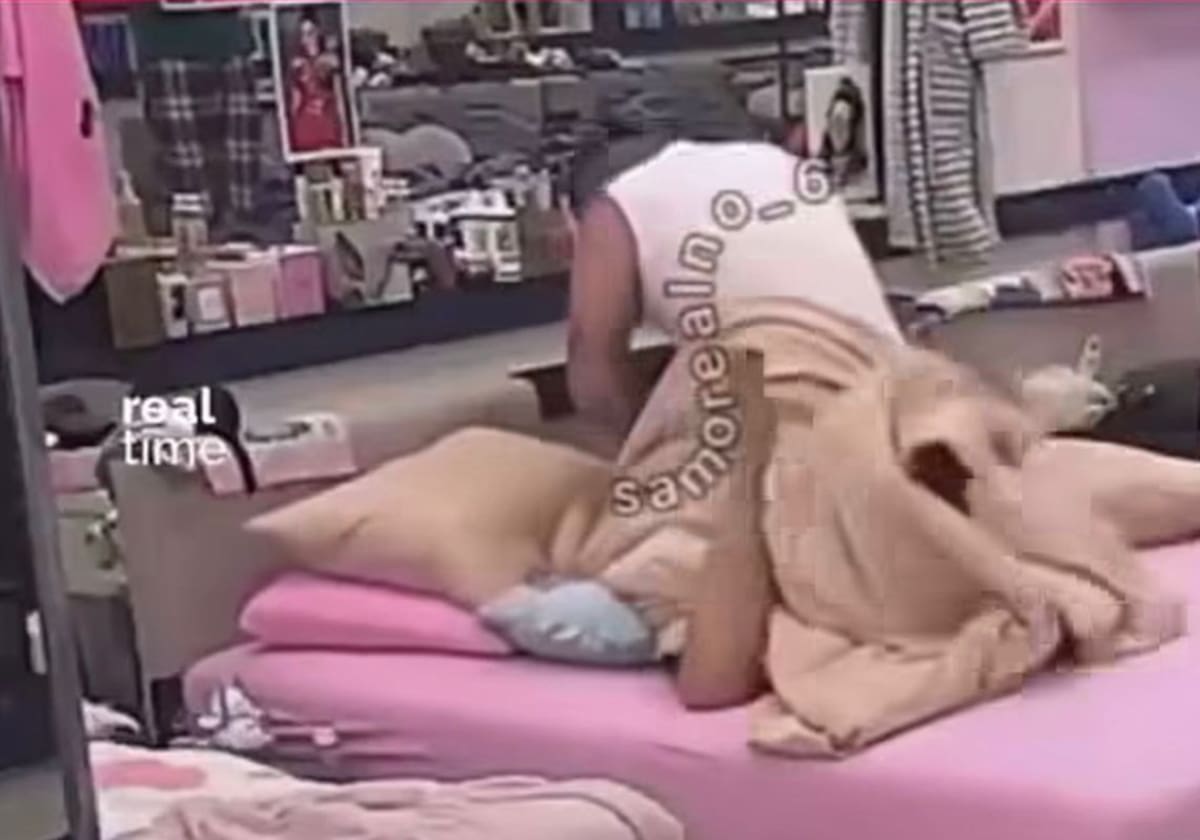 Momento de alta tensión en “Elita”, cuando una discusión entre participantes escala a una agresión física dentro de la habitación, captada por las cámaras del reality.
Foto tomada de: pantallazo de video de Instagram