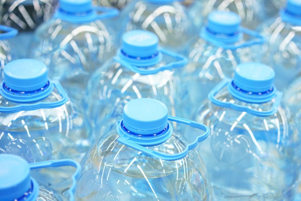 Alerta Invima: Prohíben venta de Agua Fresh Life por registro sanitario vencido.