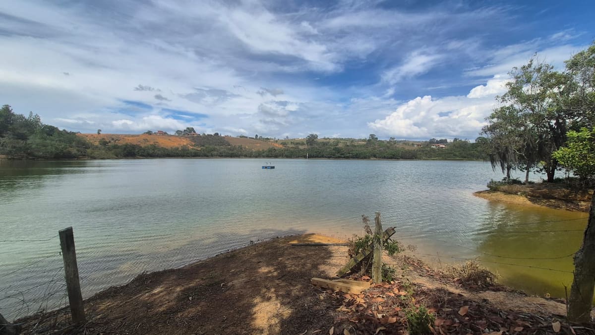 El agua de la represa El Común llega muy contaminada y esto ha generado mayores presiones al proceso de potabilización en el acueducto municipal.