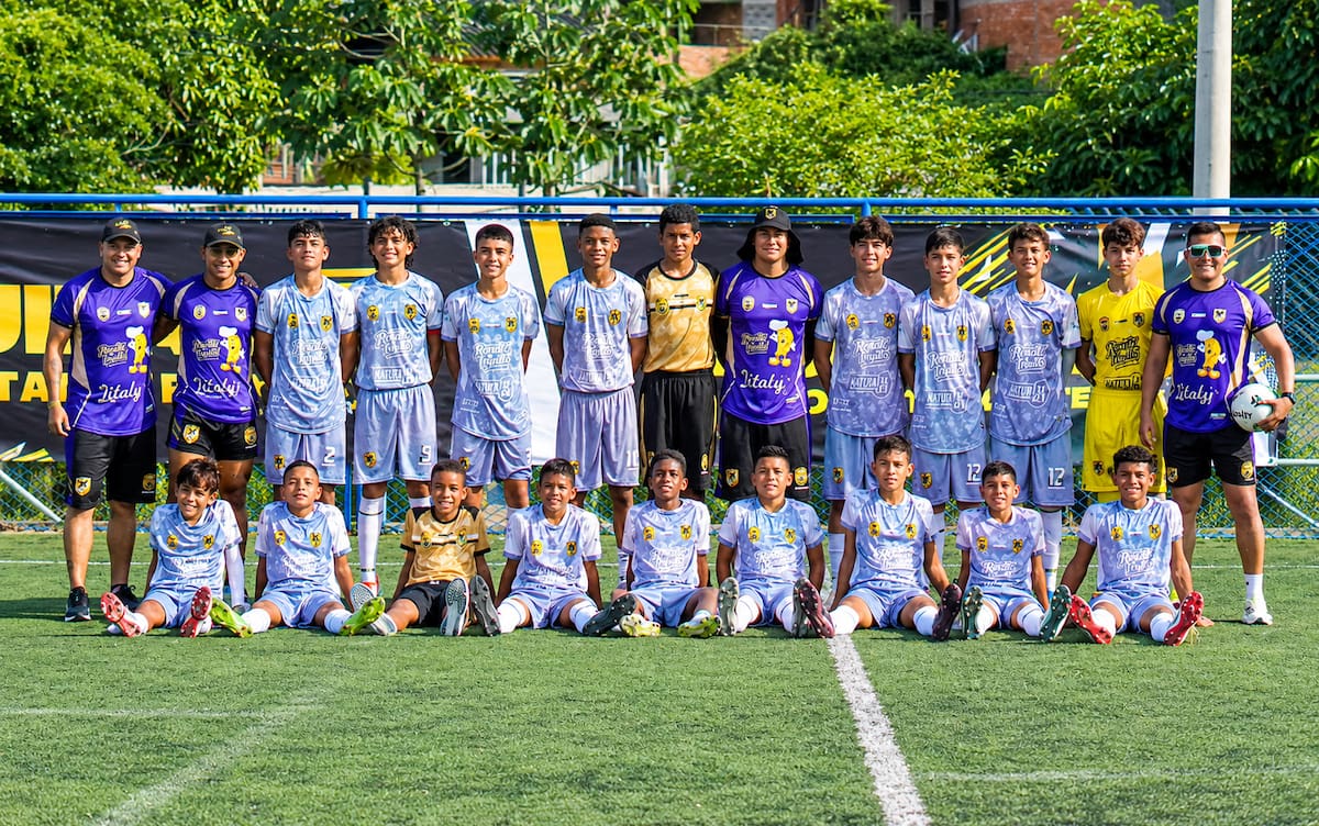 Águilas Santander clasificó con autoridad a la cuarta fase del Campeonato Nacional Interclubes de Fútbol. Foto: Cortesía Águilas Santander.