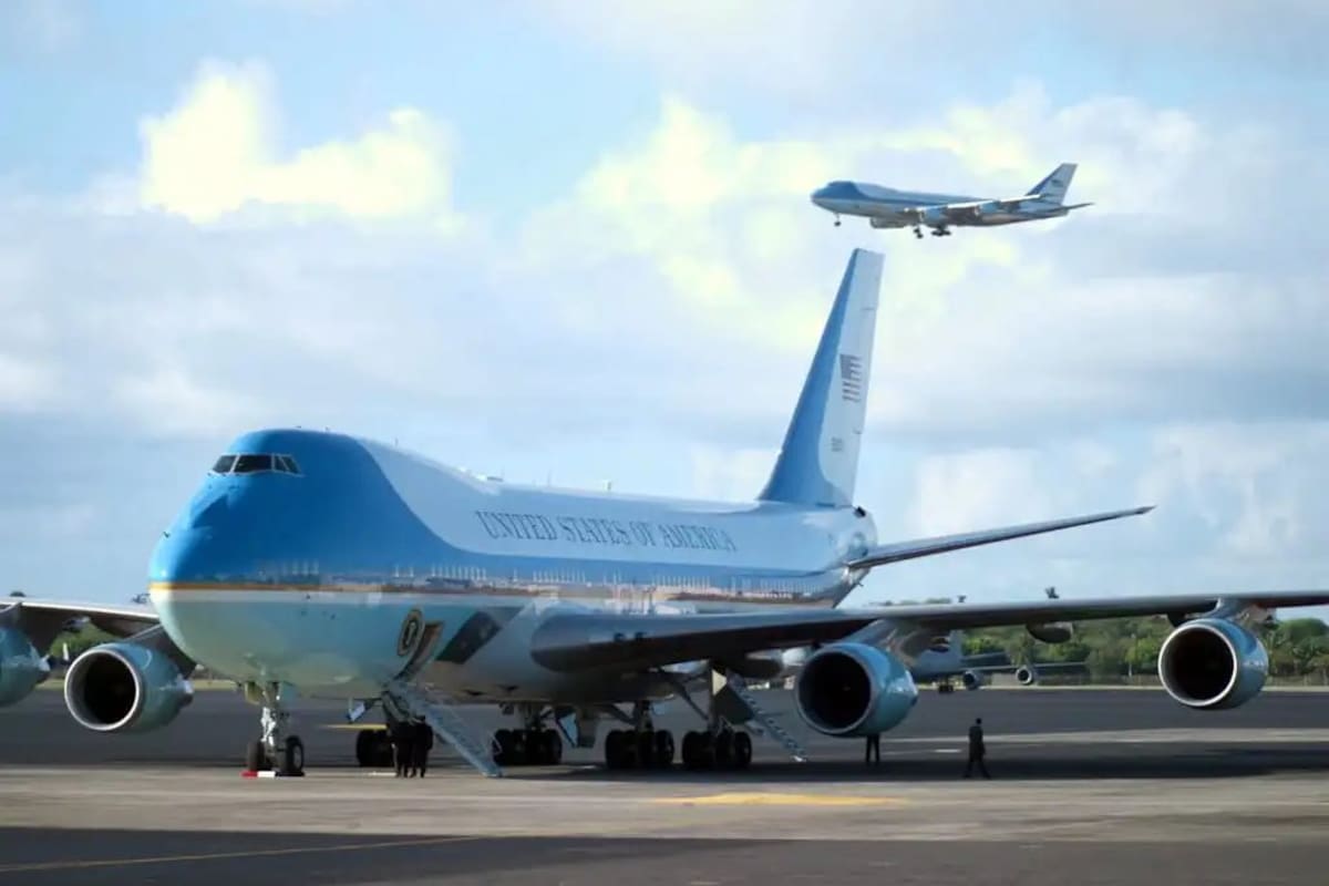 El iconico SAM 2900 (Air Force One), un Boeing 747-200 ultra modificado, construido en 1986, fue retirado de servicio en este último viaje a Europa.