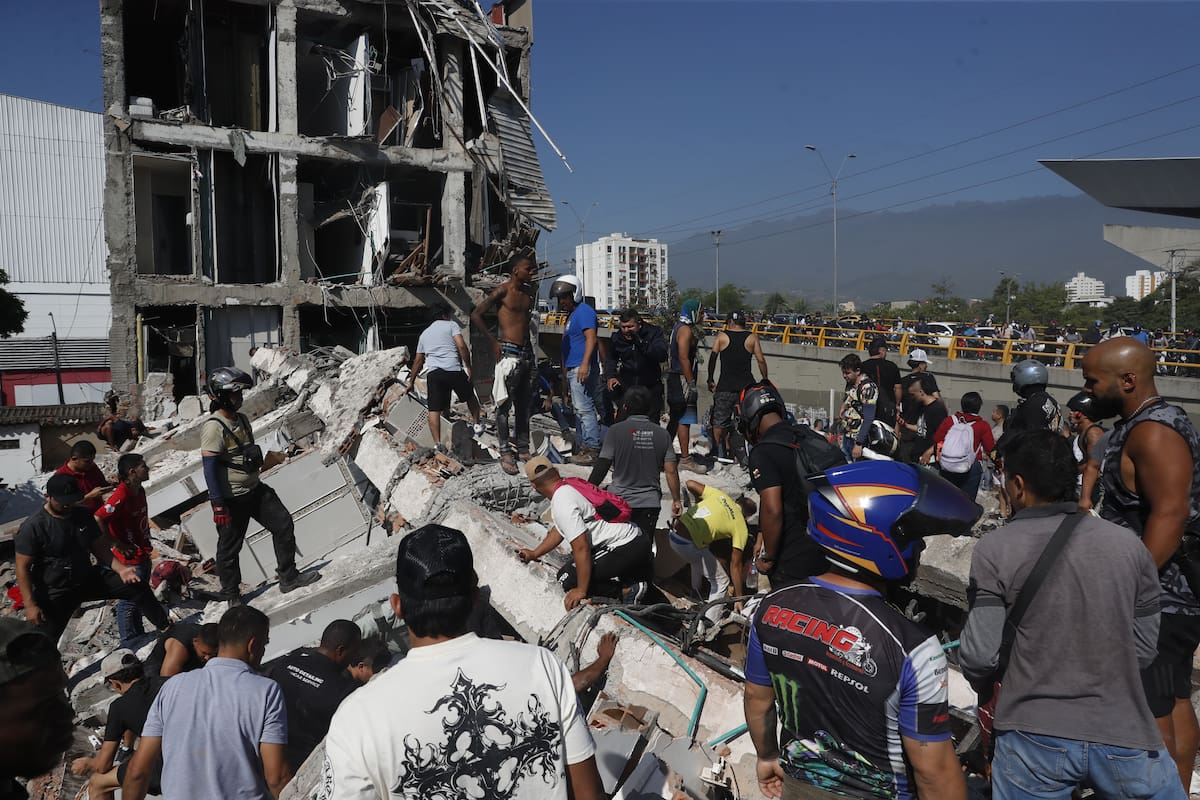 Edificio colapsado este lunes, en Cali (Colombia). // Foto: EFE/ Ernesto Guzmán
