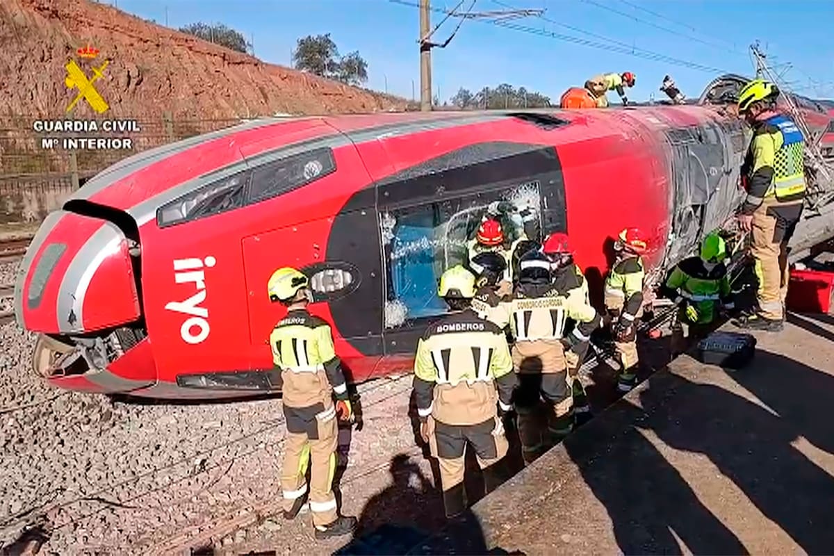 El presidente de Renfe, Álvaro Fernández Heredia, ha advertido este lunes de que las razones del accidente ferroviario tardarán días en conocerse, aunque ha alejado la posibilidad de que se haya debido a un exceso de velocidad o un fallo humano. EFE/Captura de vídeo de la Guardia Civil // SOLO USO EDITORIAL/SOLO DISPONIBLE PARA ILUSTRAR LA NOTICIA QUE ACOMPAÑA (CRÉDITO OBLIGATORIO)EFE/ Guardia Civil SOLO USO EDITORIAL/SOLO DISPONIBLE PARA ILUSTRAR LA NOTICIA QUE ACOMPAÑA (CRÉDITO OBLIGATORIO)