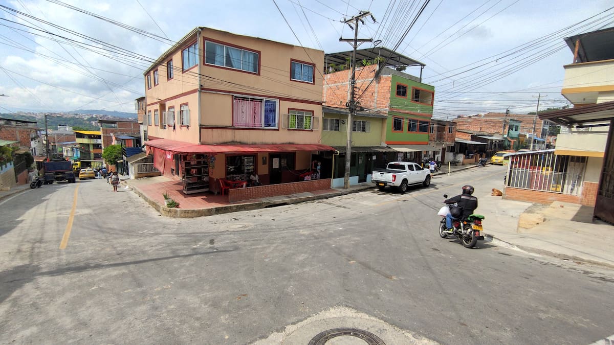 Mejoramiento vial en el barrio Alares. Marco Valencia/Vanguardia