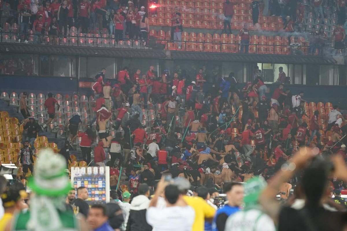 Alcalde de Medellín arremete tras el caos en el Atanasio: la final terminó en violencia y advertencias. Foto: David Jaramillo-Colprensa/Vanguardia.