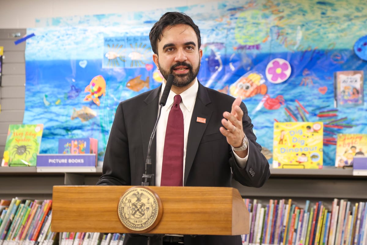 El alcalde de Nueva York, Zohran Mamdani, habla durante una conferencia de prensa en la sucursal Cortelyou de la Biblioteca Pública de Brooklyn este miércoles en Nueva York (EE.UU.). EFE/EPA/SARAH YENESEL