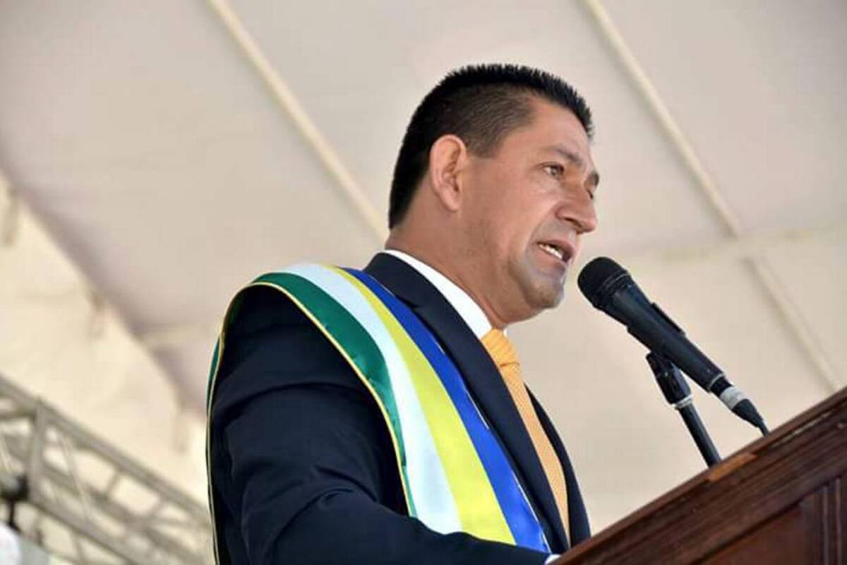 Recogieron 6 maletas de diferentes tamaños en las viviendas de varios ciudadanos de Guadalupe. Había otras 3 en bodega y otras 3 en Piedecuesta, dijo el alcalde de Guadalupe, Libardo Romero. (Foto: Suministrada / VANGUARDIA LIBERAL)